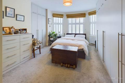 3 bedroom apartment for sale, Jevington Gardens, Eastbourne