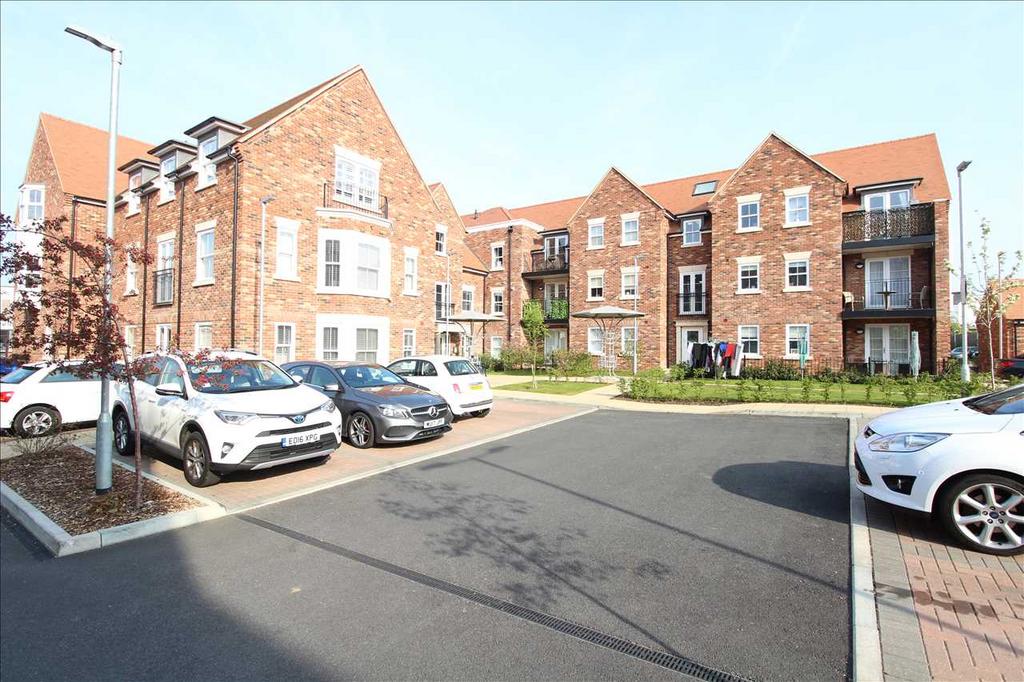 Albany Court Leigh on Sea SS9 2 bed apartment to rent £1 300 pcm (£ Albany Court Leigh on Sea SS9 2 bed apartment to rent £1 300 pcm (£