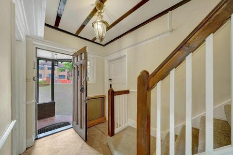 5 bedroom detached house to rent, Woodhall Avenue, HA5 3DX