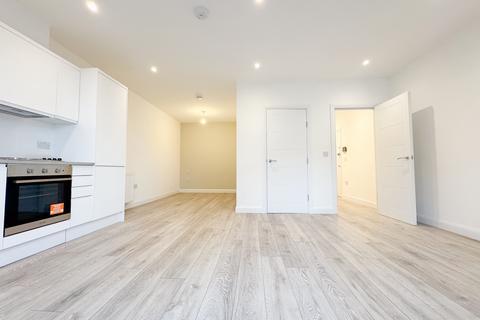 Studio to rent, The Parade, Watford WD17