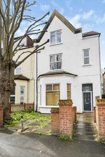 2 bedroom apartment to rent, Rosendale Road London SE21