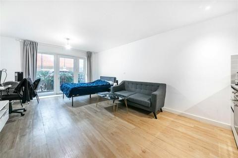 Studio to rent, Fairbank House 13 Beaufort Square London NW9