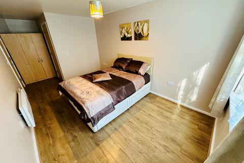 2 bedroom flat to rent, Enstone Road, Enfield EN3