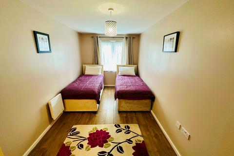 2 bedroom flat to rent, Enstone Road, Enfield EN3