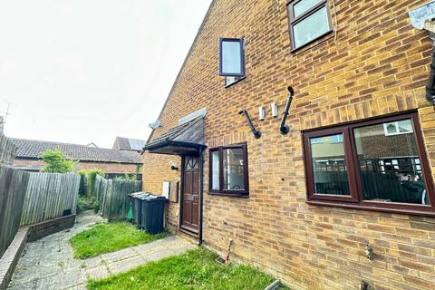 1 bedroom end of terrace house to rent, Lucas Gardens, Luton, Bedfordshire, LU3 4BE