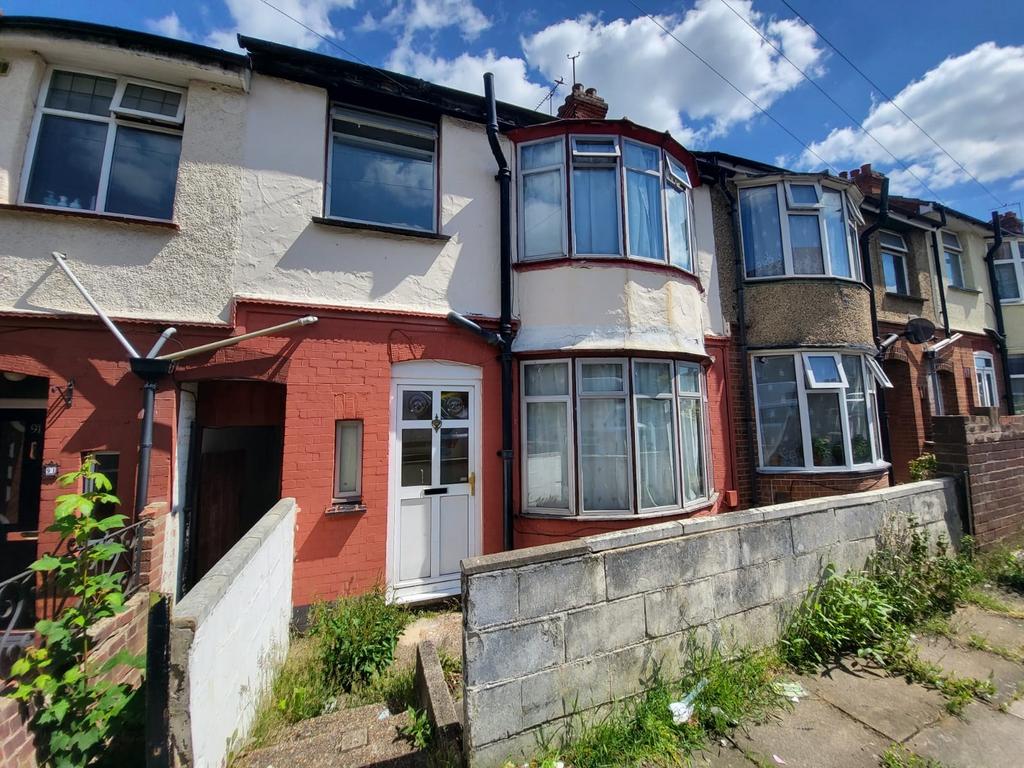 3 bed terraced house to rent Harcourt Street, Lut