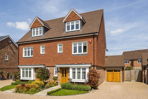 4 bedroom semi-detached house for sale, Lorimer Avenue, Cranleigh, GU6