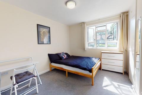 3 bedroom flat to rent, Cricklewood Lane