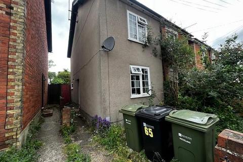 2 bedroom terraced house to rent, Denzil Road, Guildford GU2