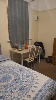 1 bedroom in a house share to rent, Ripple Road, Barking IG11