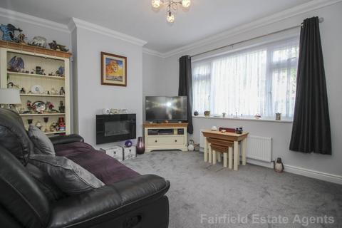 2 bedroom semi-detached house for sale, St Georges Drive, Carpenders Park