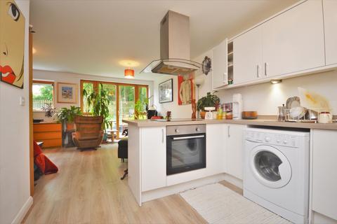 2 bedroom flat to rent, Vesta Road Brockley SE4