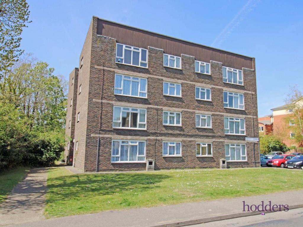 Audley House, Addlestone, Surrey, KT15 1 bed apartment to rent £1,100