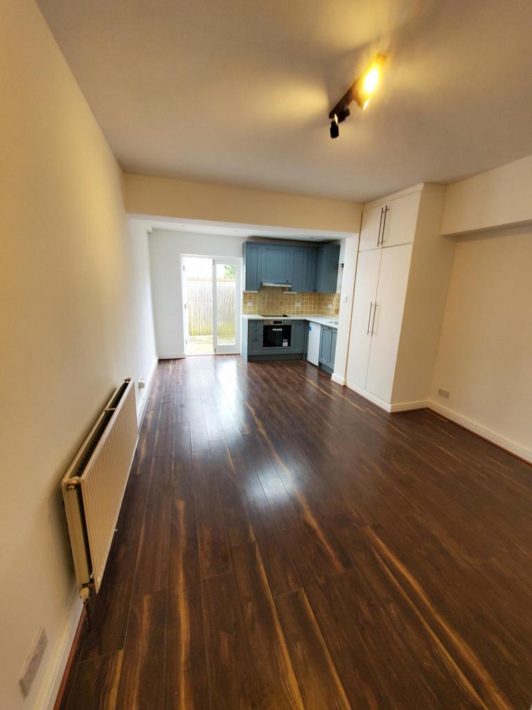Spacious Studio Flat with Private Patio