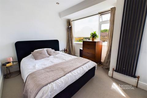 25 Maltby Road, Chessington, KT9 2BX