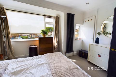 25 Maltby Road, Chessington, KT9 2BX