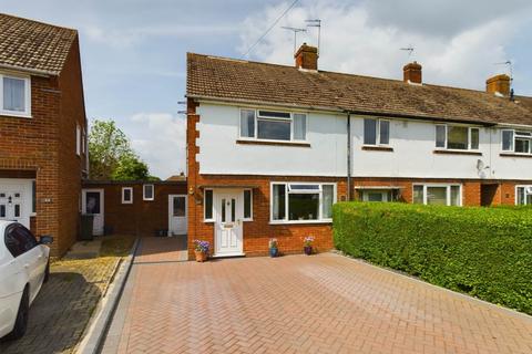 2 bedroom semi-detached house for sale, Cromwell Avenue, Aylesbury HP19