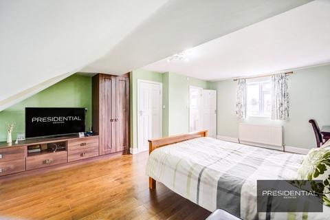 4 bedroom semi-detached house for sale, Gants Hill Ilford IG5