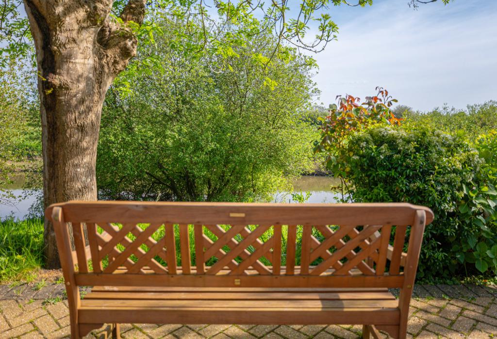 Riverside Court, Pulborough, West Sussex 2 bed apartment for sale £