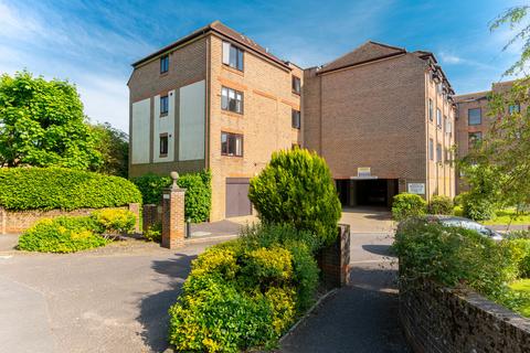 2 bedroom flat for sale, Riverside Court, Pulborough, RH20
