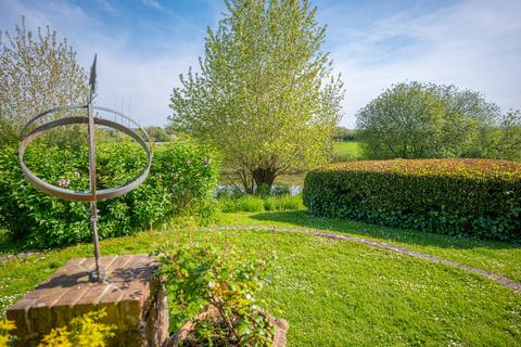 2 bedroom flat for sale, Riverside Court, Pulborough, RH20