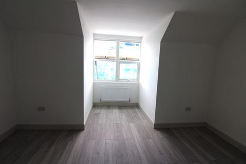 4 bedroom apartment to rent, 252 Balham High Road, London