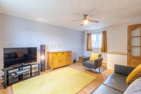 1 bedroom maisonette for sale, Place Farm Court, Colchester, CO2