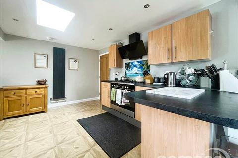 1 Nutbourne, Farnham, GU9 9EH