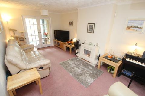 3 bedroom semi-detached house for sale, Chiltern Avenue, Leicester LE9
