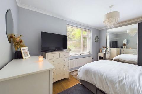 1 bedroom ground floor flat for sale, Cissbury Road, Worthing, West Sussex, BN14 9LF