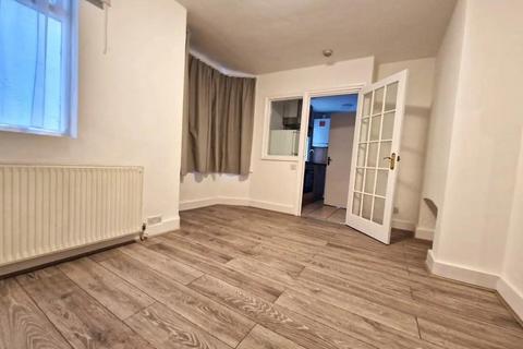 2 bedroom flat to rent, Abbott Road, London E14