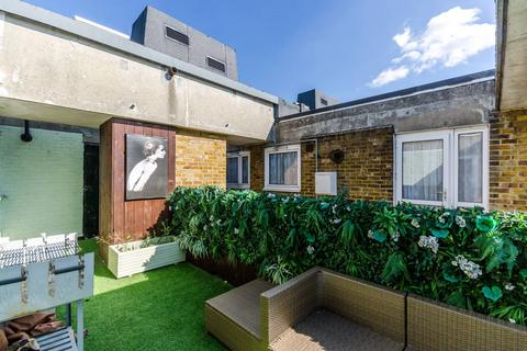 13 Lampeter Square, London, W6 8PS