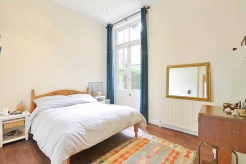 2 bedroom flat to rent, Plympton Road, Kilburn, London, NW6