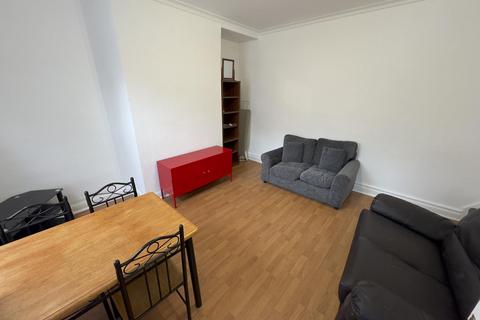 3 bedroom house to rent, Winfield Terrace, Leeds LS2