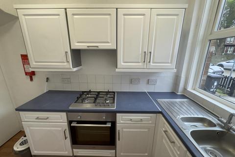 3 bedroom house to rent, Winfield Terrace, Leeds LS2