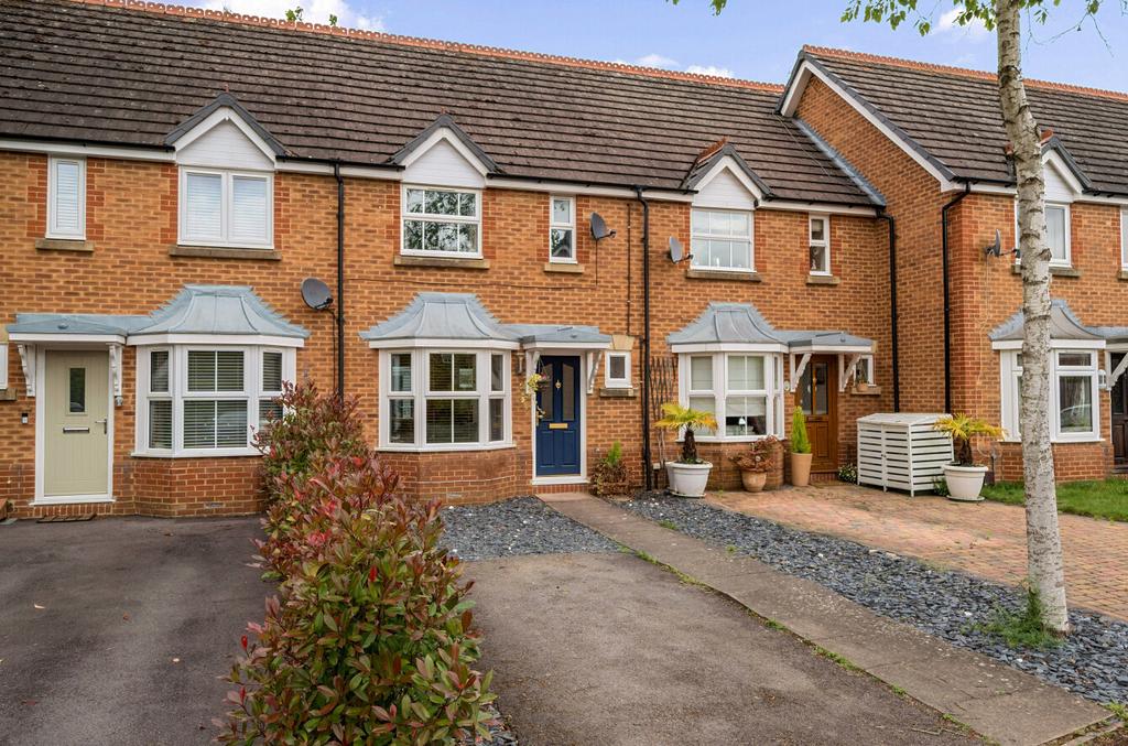 Hale End, Berkshire RG12 2 bed terraced house for sale £400,000