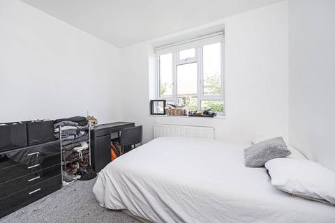 2 bedroom flat to rent, Whiston Road, Bethnal Green, London, E2