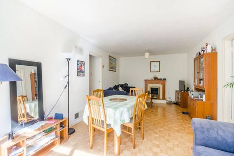 2 bedroom flat to rent, Knollys Road, Streatham, London, SW16