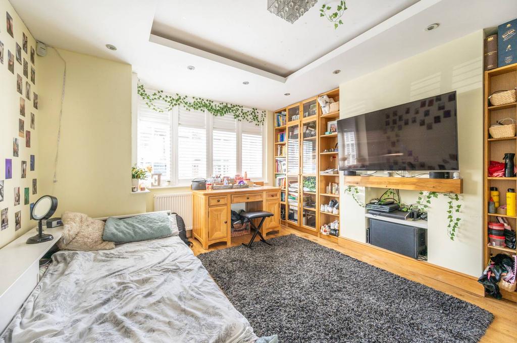 Westward Road, Chingford, London, E4 5 bed terraced house for sale £