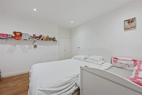 215b Uxbridge Road, London, W12 9DH