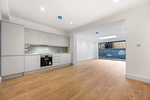 215b Uxbridge Road, London, W12 9DH