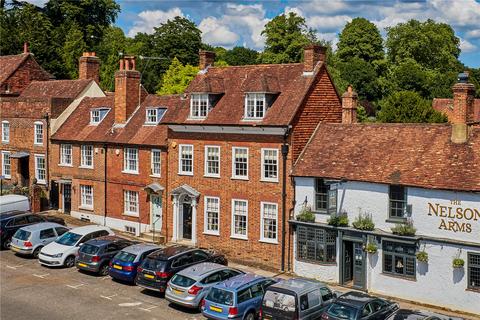 4 bedroom terraced house to rent, Castle Street, Farnham, Surrey, GU9