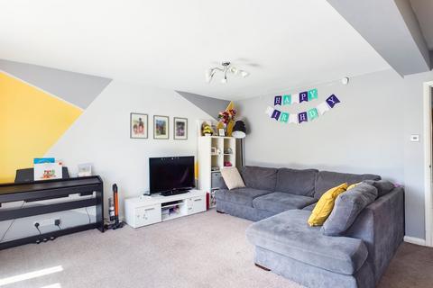 3 bedroom house to rent, Elizabeth Avenue, Staines-Upon-Thames, Surrey, TW18
