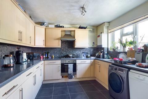 3 bedroom house to rent, Elizabeth Avenue, Staines-Upon-Thames, Surrey, TW18