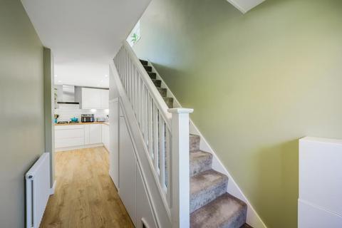27 Manor Way, Bagshot, GU19 5JZ