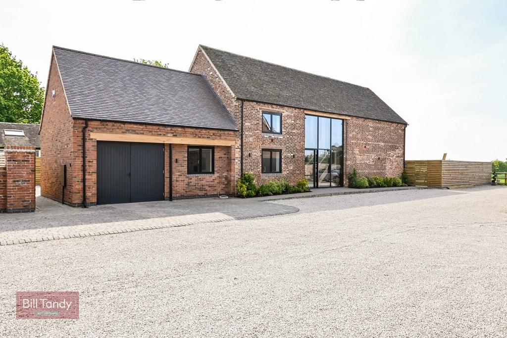 Lichfield Road, Edial, Burntwood, WS7 3 bed barn conversion for sale