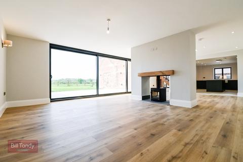 3 bedroom barn conversion for sale, Lichfield Road, Burntwood, WS7