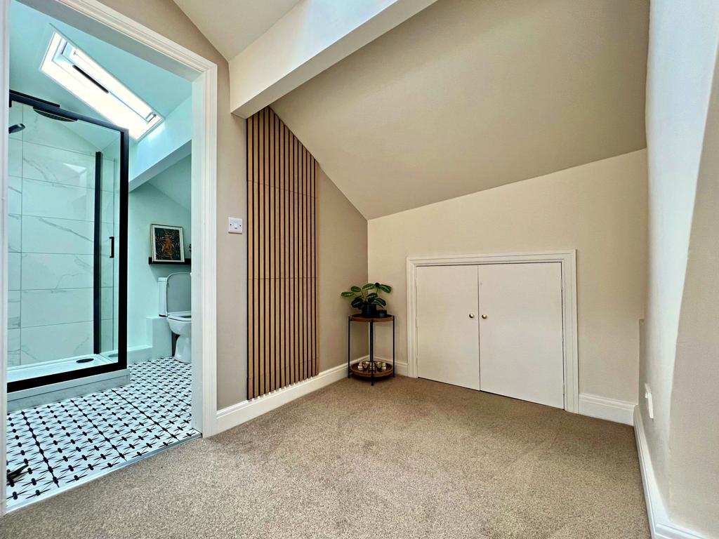 Master to Ensuite V