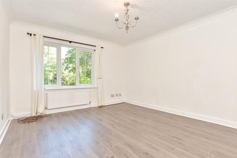 2 bedroom ground floor flat for sale, Aspen Vale, Whyteleafe, Surrey