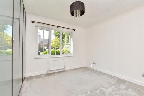 2 bedroom ground floor flat for sale, Aspen Vale, Whyteleafe, Surrey